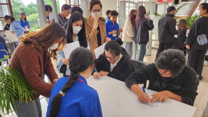 Các tình nguyện viên tham gia hiến máu