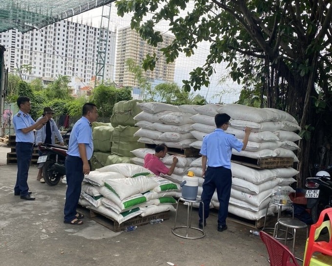 Đoàn kiểm tra đã tiến hành tạm giữ toàn bộ số lượng hàng hóa 