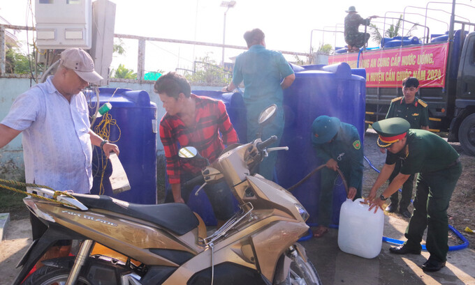 Hỗ trợ nước ngọt sinh hoạt cho người dân vùng hạn, mặn