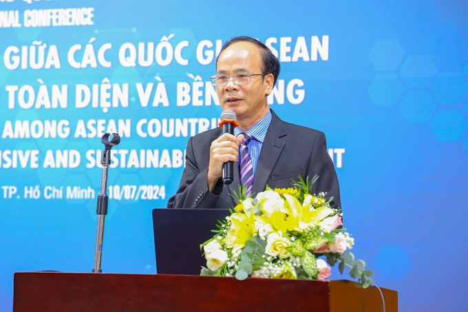 PGS.TS. Vũ Văn Nhiêm-Bí thư Đảng ủy, Chủ tịch Hội đồng Trường ULAW phát biểu khai mạc hội thảo (Ảnh: ULAW)