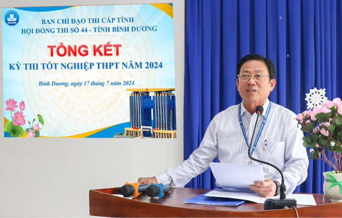 Ông Nguyễn Văn Phong - Phó Giám đốc Sở GD&ĐT phát biểu đánh giá, kết luận tại hội nghị tổng kết