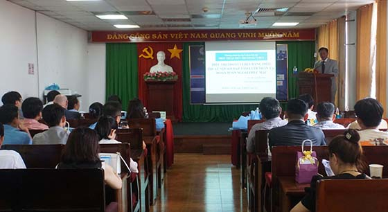 TS.BS La Văn Phú - Trưởng khoa Ngoại tổng hợp, Bệnh viện Đa khoa TP. Cần Thơ chia sẻ chuyên đề điều trị thoát vị bẹn bằng phẫu thuật nội soi đặt tấm lưới nhân tạo hoàn toàn ngoài phúc mạc