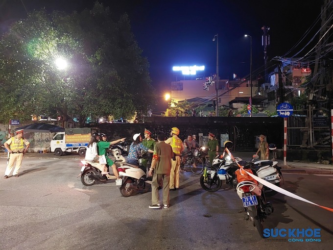Lực lượng chức năng phân luồng giao thông