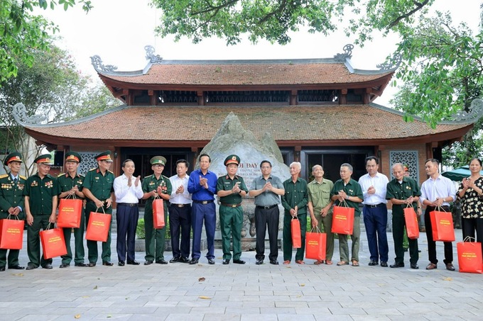 Thủ tướng tặng quà người có công với cách mạng và thân nhân liệt sĩ trên địa bàn huyện Đại Từ