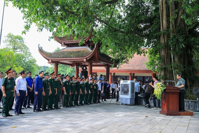 Thủ tướng nêu rõ đời sống của người có công và gia đình người có công với cách mạng không ngừng được cải thiện về cả vật chất và tinh thần