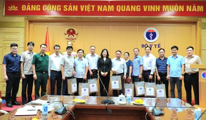 Bộ trưởng Bộ Y tế gặp mặt cán bộ, công chức là thương binh, con liệt sỹ đang công tác tại Cơ quan Bộ Y tế