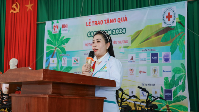 Bà Huỳnh Thị Tho, PGĐ Phòng khám đa khoa quốc tế VIỆT HEALTHCARE – Đơn vị tài trợ kim cương