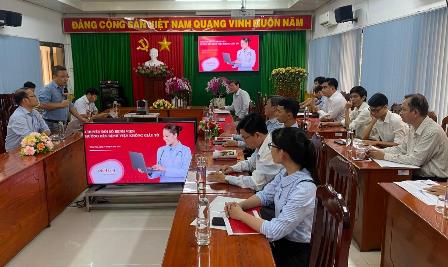 Đại diện của Viettel chia sẻ tại hội thảo