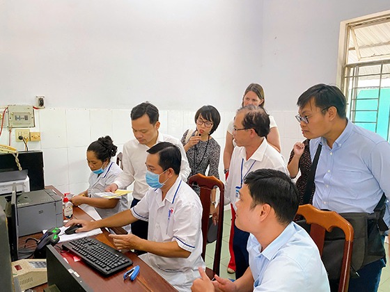 Đoàn công tác khảo sát, tìm hiểu về phần mềm Khám chữa bệnh của Dược Hậu Giang (DHG.Hospital) tại phòng khám của Trung tâm Y tế huyện Thới Lai