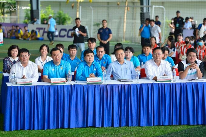Đại biểu tham dự lễ khai mạc vòng loại khu vực 3 giải bóng đá công nhân, viên chức Việt Nam 2024