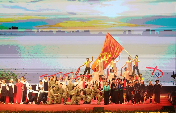 Lễ kỷ niệm mở đầu bằng chương trình nghệ thuật đặc biệt với chủ đề “Thủ đô 70 năm - Bản Hùng ca