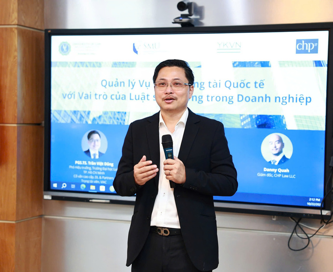 PGS.TS. Trần Việt Dũng, Phó Hiệu trưởng Trường Đại học Luật TP.HCM phát biểu tại hội thảo (Ảnh: ULAW)