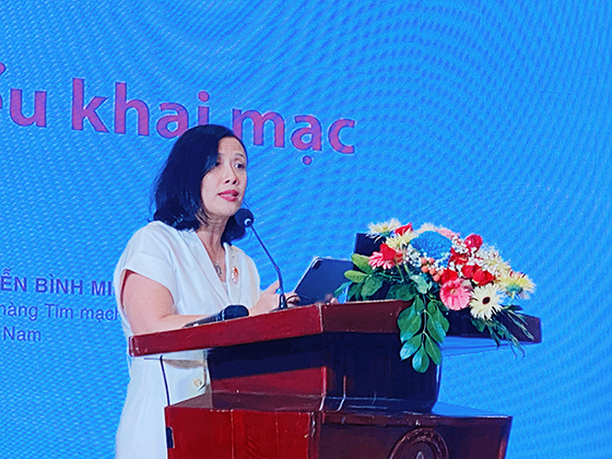 ThS.BS Nguyễn Bình Minh - Giám đốc ngành hàng Tim mạch - Thận - Chuyển hóa, Công ty AstraZeneca Việt Nam phát biểu tại hội thảo 