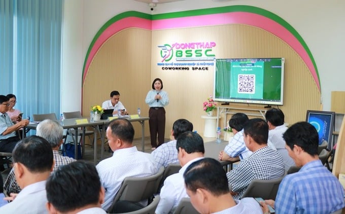 Bà Phạm Ngọc Thủy - Giám đốc Văn phòng Ban Nghiên cứu phát triển kinh tế tư nhân (Ban IV, thuộc Hội đồng Tư vấn cải cách thủ tục hành chính của Thủ tướng Chính phủ) thông tin chính sách, thực tiễn quốc tế, trong nước gắn với chuyển đổi xanh