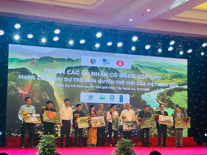 Tri ân các cá nhân có đóng góp cho mạng lưới khu dự trữ sinh quyển thế giới của Việt Nam năm 2024; trong đó có bà Trần Thị Hồng Thúy - Nguyên Phó trưởng ban Thường trực Ban quản lý Khu dự trữ sinh quyển Cù Lao Chàm - Hội An