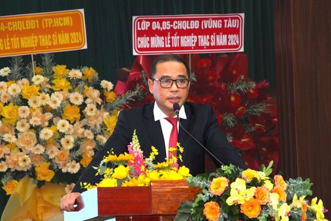 PGS.TS. Huỳnh Quyền – Hiệu trưởng Trường Đại học Tài nguyên và Môi trường TP.HCM phát biểu tại buổi lễ