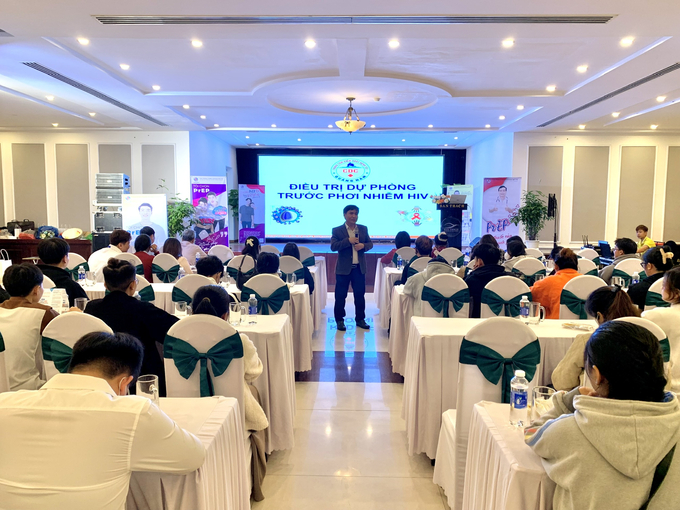 Đối thoại trực tiếp giữa bác sĩ và khách mời nhằm cung cấp thông tin và giải đáp các thắc mắc tại hội thảo