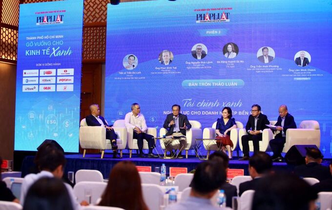 Các đại biểu thảo luận và đề xuất các giải pháp thực tiễn nhằm thúc đẩy sự phát triển bền vững và hiệu quả trong kinh tế xanh, kinh tế tuần hoàn 