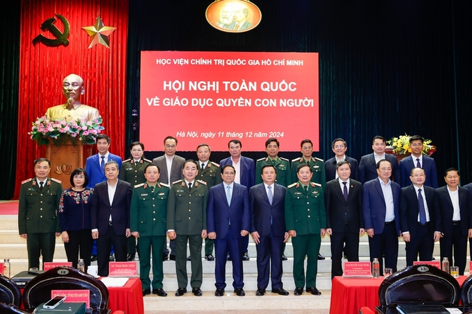 Thủ tướng Phạm Minh Chính và các đại biểu dự hội nghị 