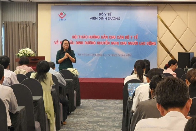 PGS.TS Trương Tuyết Mai - Phó Viện trưởng Viện Dinh dưỡng phát biểu tại hội thảo. (ảnh: Vi Huệ)