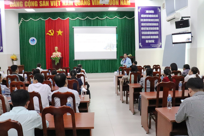 BS.CKII Huỳnh Trần Công Hiền – Giám đốc Bệnh viện Phục hồi chức năng báo cáo tại hội nghị