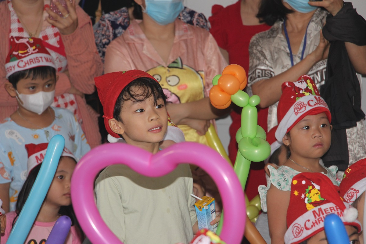 Chuong-trinh-dieu-uoc-cua-em-mang-lai-niem-vui-cho-hang-tram-benh-nhi-5