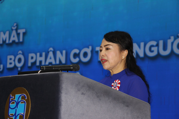 PGS.TS Nguyễn Thị Kim Tiến, Chủ tịch Hội Vận động hiến mô và bộ phận cơ thể người Việt Nam phát biểu tại buổi lễ