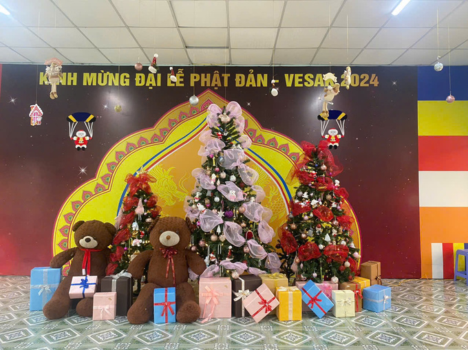 Không gian trang trí Giáng Sinh sinh động, dễ thương