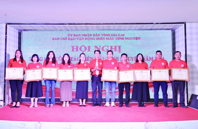 Trong năm 2024, nhiều tập thể, cá nhân được tôn vinh khen thưởng vì có thành tích xuất  sắc trong phong trào HMTN (Ảnh: Lê Đức Lâu)