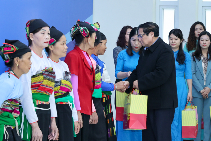 Thủ tướng tặng quà gia đình chính sách, hộ nghèo huyện Ngọc Lặc