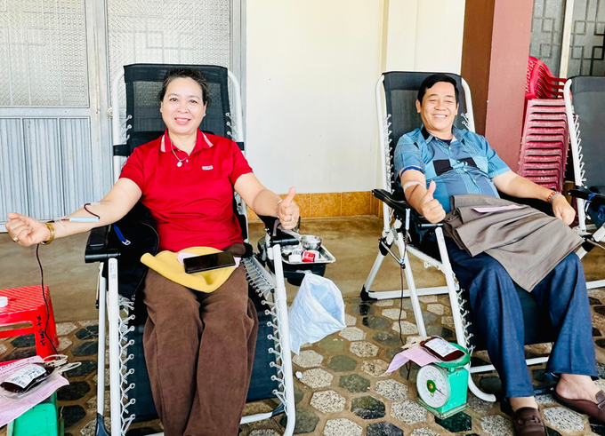 Vợ chồng bà Trần Thị Thu Hương (thôn 5, xã An Phú, TP. Pleiku) tham gia HMTN vào dịp đầu năm tại nhà thờ Mẹ Vô Nhiễm (Ảnh: N.N)