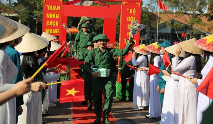 Thanh niên TP. Buôn Ma Thuột hăng hái lên đường nhập ngũ