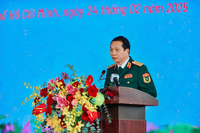 Thiếu tướng, TS.BS.TTND Trần Quốc Việt, Giám đốc Bệnh viện Quân y 175 phát biểu tại buổi lễ