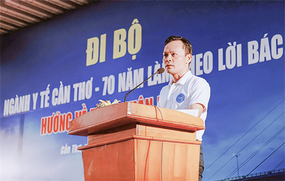 Ông Hoàng Quốc Cường - Giám đốc Sở Y tế phát biểu khai mạc tại Đi bộ hướng về bệnh nhân nghèo