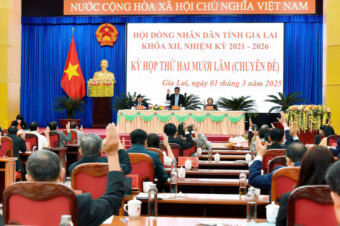 Đại biểu HĐND tỉnh khóa XII đã biểu quyết thông qua Nghị quyết (Ảnh: Đ.T)