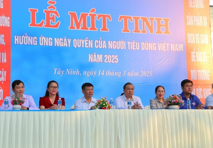Các đại biểu tham dự lễ mít tinh