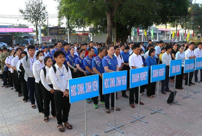 Các tổ chức, chính trị, xã hội, doanh nghiệp và đông đảo nhân dân tham dự hưởng ứng lễ mít tinh
