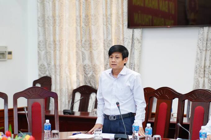 Phó Giám đốc Sở Tài chính Võ Đức Tuấn báo cáo tại buổi làm việc
