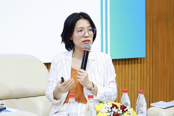 TS. Nguyễn Thị Hoa - Giảng viên Khoa luật Quốc tế Trường Đai Luật TP.HCM giới thiệu tổng quan về các nguyên tắc của SIAC 2025 như phạm vi áp dụng, quy định chung và các quy tắc cụ thể