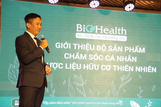 Ông Nguyễn Anh Hiền, Giám đốc Công ty cổ phần Thiết bị Y sinh (BIOMEQ) chia sẻ, giới thiệu về những mỹ phẩm thiên nhiên mang thương hiệu BioHealth