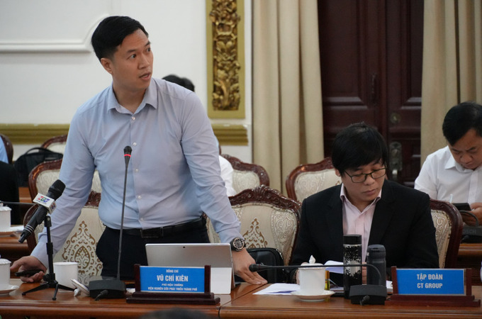 Phó Viện trưởng Viện Nghiên cứu phát triển TP. HCM Vũ Chí Kiên phát biểu tại hội thảo