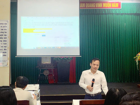 Ông Hoàng Quốc Cường - Giám đốc Sở Y tế, Chủ tịch Hội đồng Quản lý chất lượng Bệnh viện ngành Y tế TP. Cần Thơ phát biểu tại cuộc họp