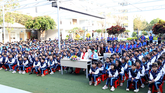 Đại biểu và các em thiếu nhi tại điểm cầu Liên đội Trường Tiểu học - THCS Nguyễn Khuyến, TP. Buôn Ma Thuột, tỉnh Đắk Lắk