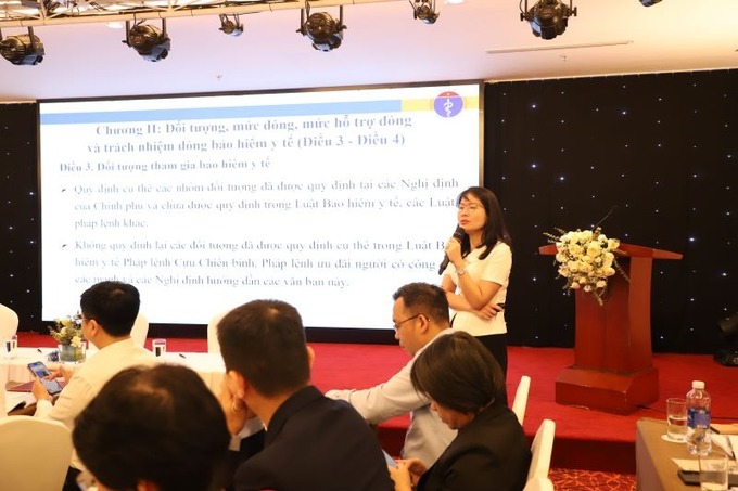 Đại diện Vụ Bảo hiểm y tế trình bày dự thảo Nghị định quy định chi tiết và hướng dẫn thi hành một số điều của Luật Bảo hiểm y tế