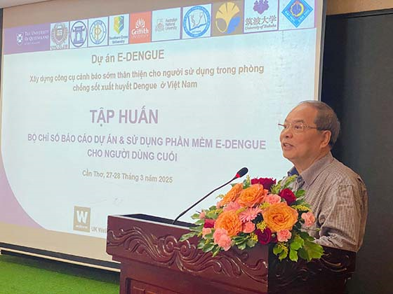 Ông Vũ Sinh Nam - Nguyên Phó Cục trưởng Cục Y tế dự phòng, Cố vấn cao cấp Viện Vệ sinh dịch tễ Trung ương phát biểu khai mạc tập huấn dự án E-Dengue