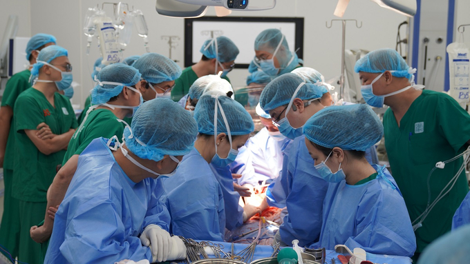 Đây là lần đầu tiên Bệnh viện Quân y 175 thực hiện một ca ghép từ nguồn tạng hiến sau chết não được lấy ngay tại chỗ (Ảnh: BVCC)