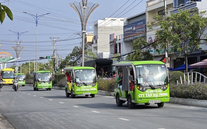 Tuyên truyền kêu gọi người dân hành động lựa chọn phương tiện tham gia giao thông đường bộ xanh, sạch và an toàn.