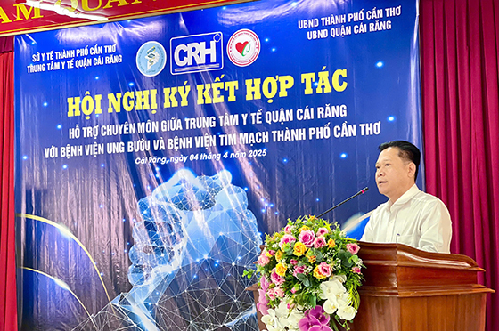 Ông Võ Văn Kha - Giám đốc Bệnh viện Ung Bướu phát biểu tại lễ ký kết