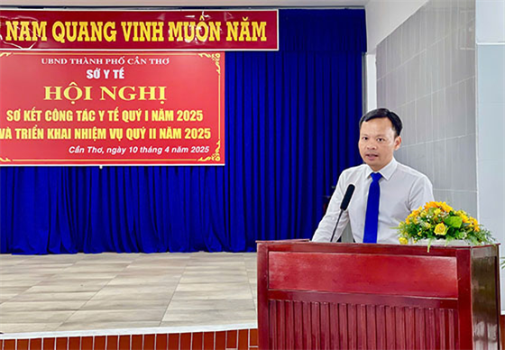 Ông Hoàng Quốc Cường - Giám đốc Sở Y tế TP. Cần Thơ phát biểu tham luận