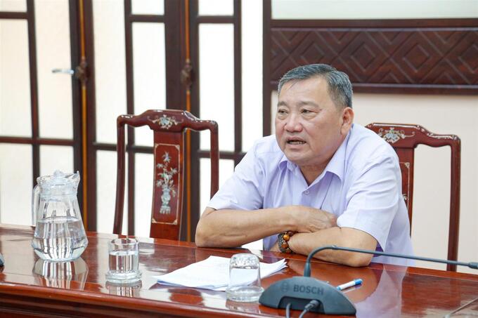 Ông Nguyễn Trung Hoàng - Phó Chủ tịch UBND tỉnh Trà Vinh chỉ đạo tại cuộc họp